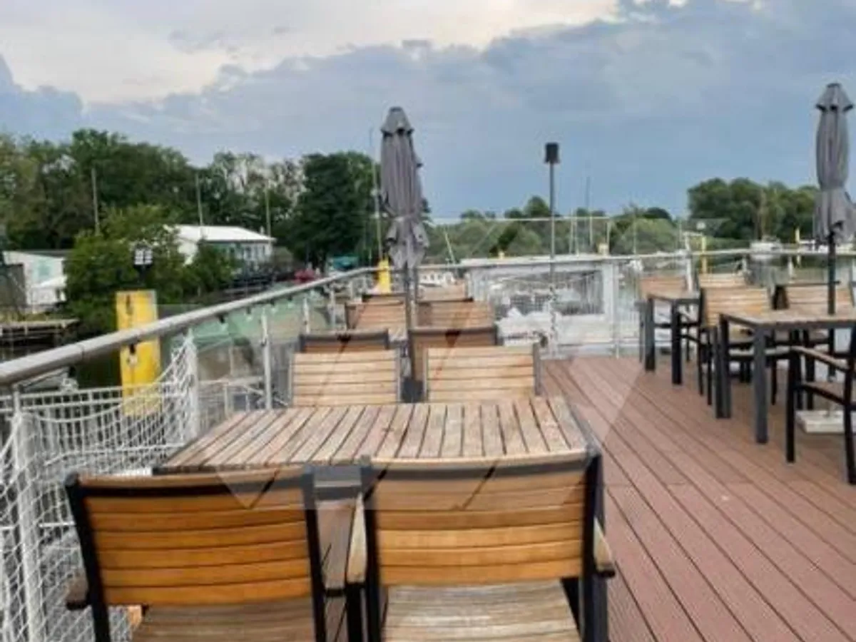 Bateau de tourisme à vendre