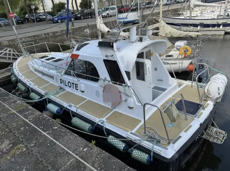 Bateau pilote à vendre