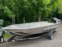 Bateaux de travail à vendre