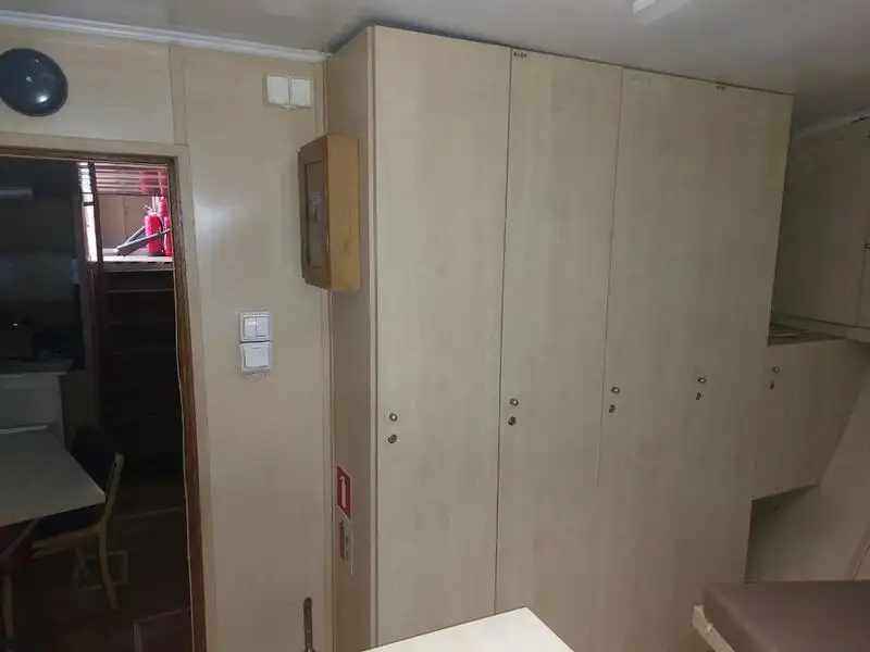 Navire d'arpentage à vendre