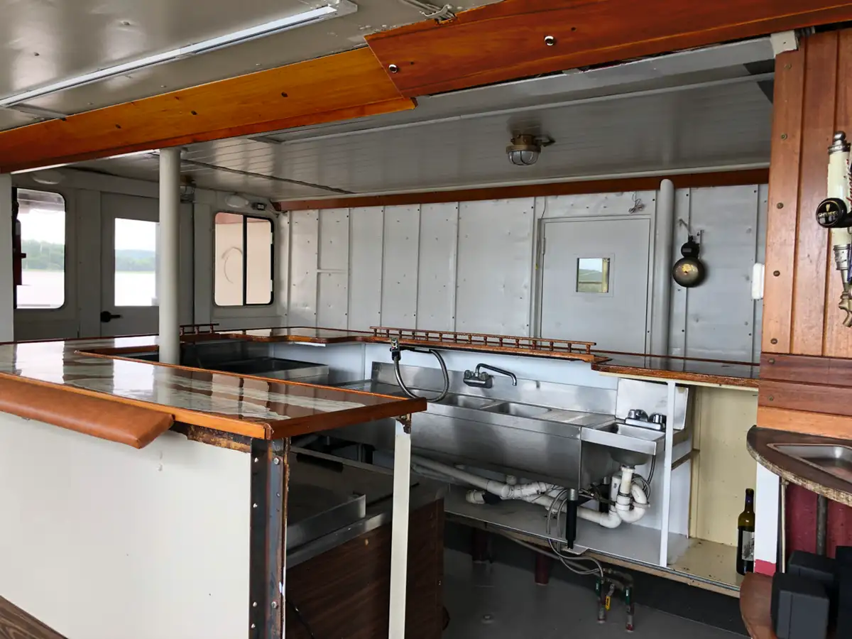 Navire mixte (croisière et transport de marchandises) à vendre