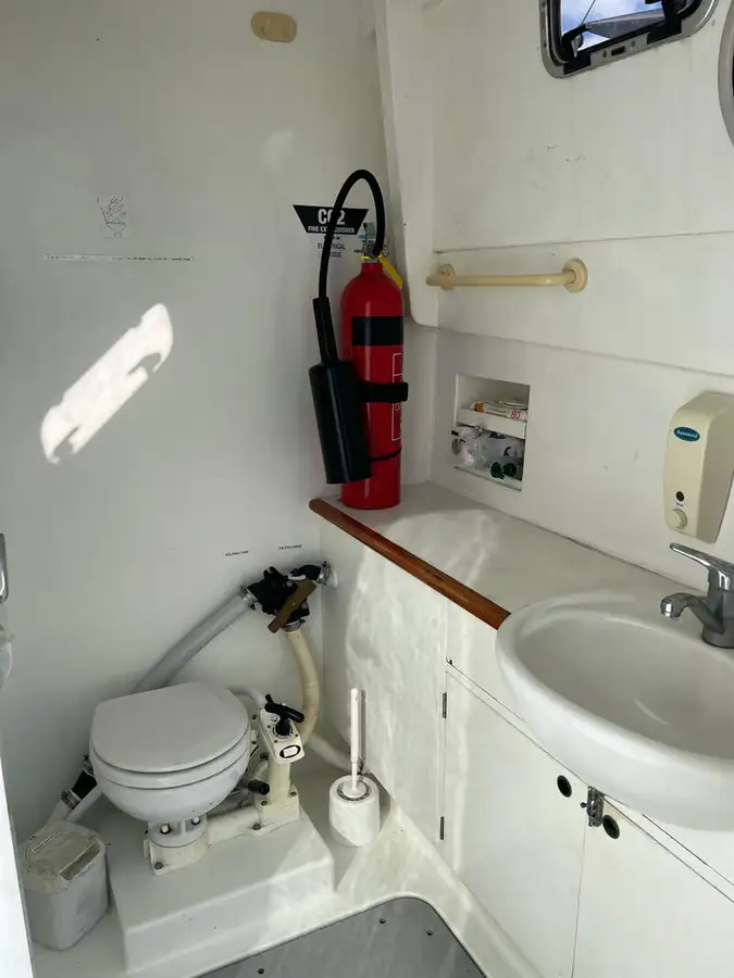 Navire de recherche à vendre