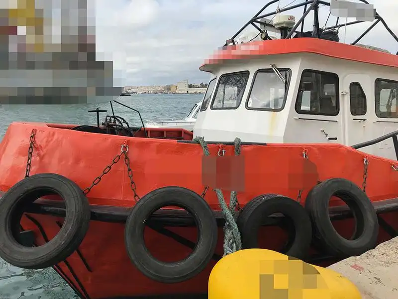 Bateaux de travail à vendre