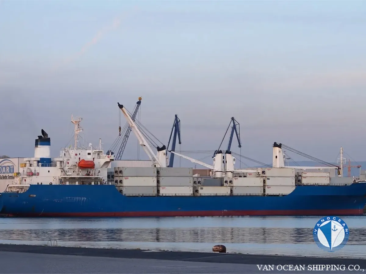 Navire frigorifique à vendre