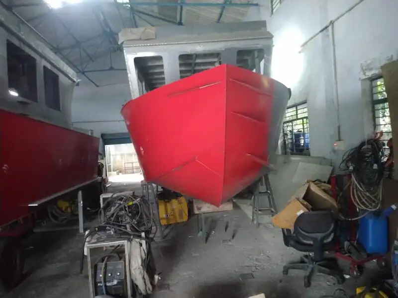 Bateaux de travail à vendre
