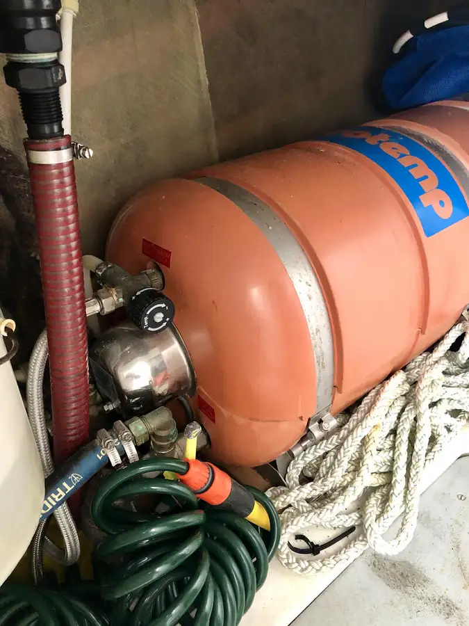 Navire de recherche à vendre