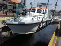 Navire d'enquête à vendre