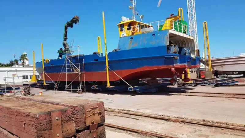 Bateaux de travail à vendre