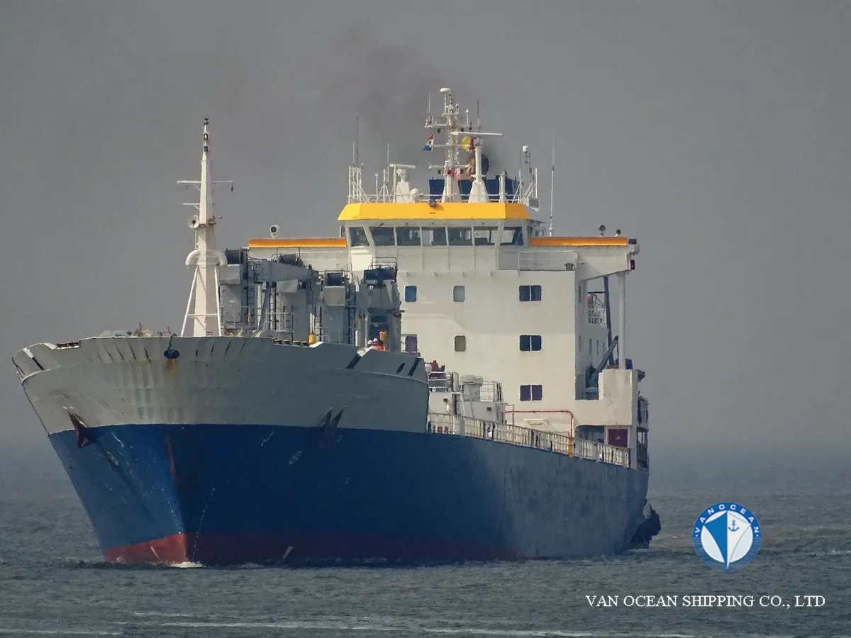 Navire frigorifique à vendre
