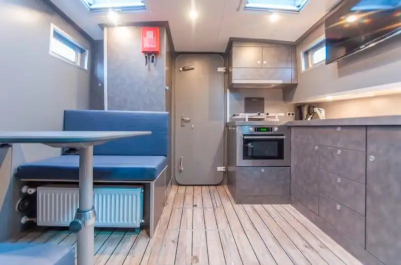 Navire d'arpentage à vendre