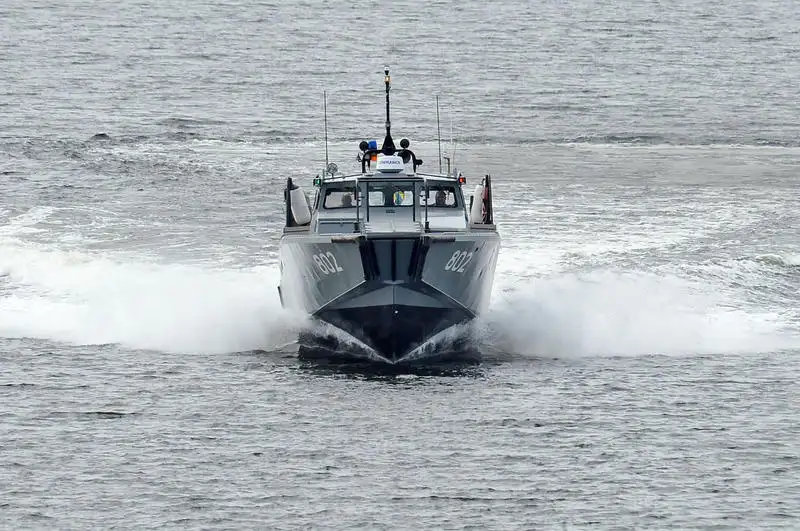 Navires militaires / de guerre à vendre