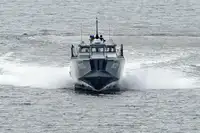 Navires militaires / de guerre à vendre