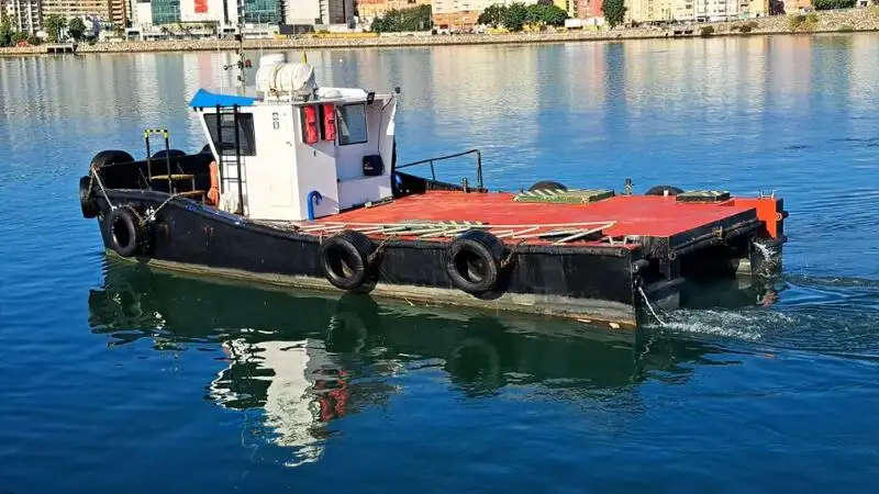 Bateaux de travail à vendre
