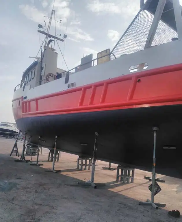 Bateaux de travail à vendre