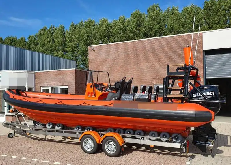 Bateau pneumatique semi-rigide à vendre