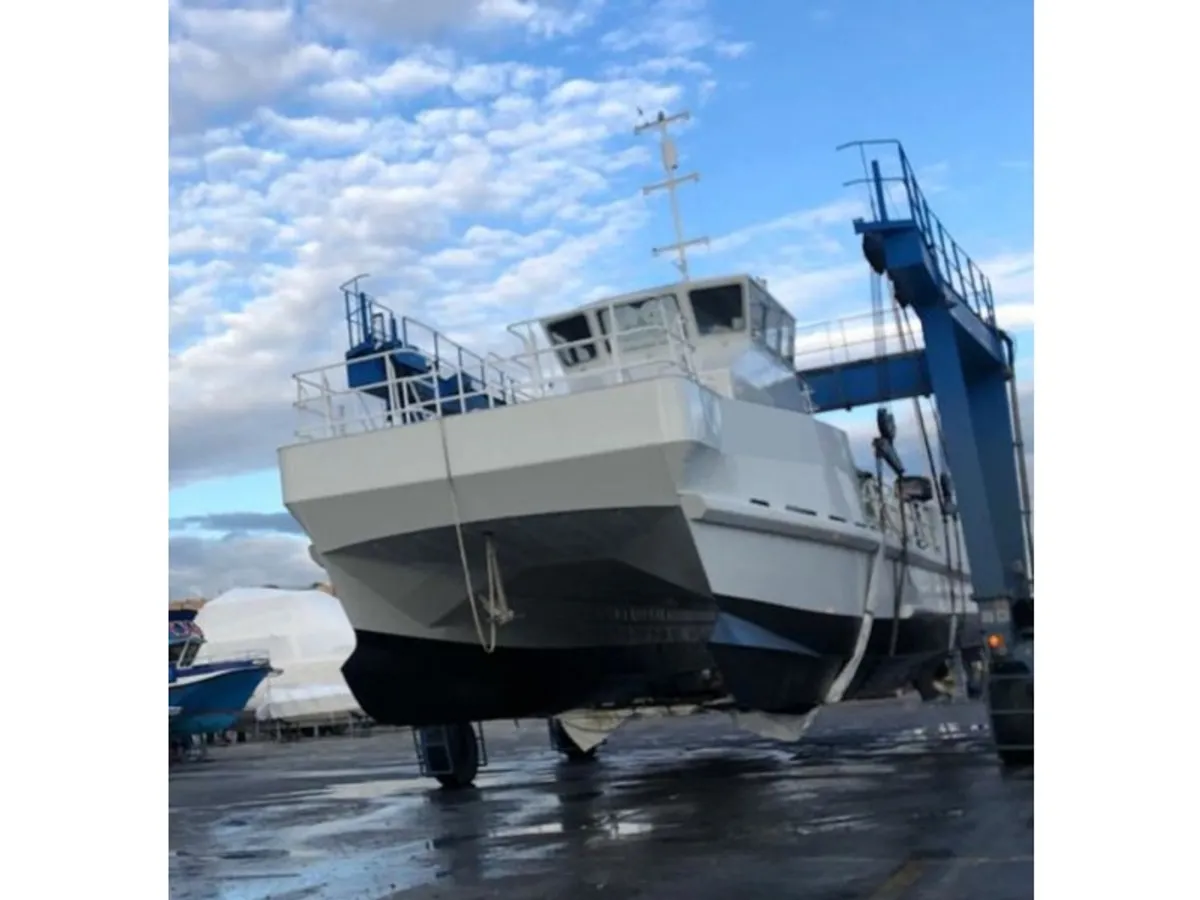 Bateau de transport d'équipage à vendre