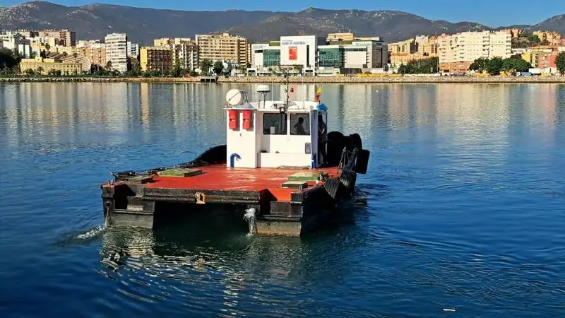 Bateaux de travail à vendre