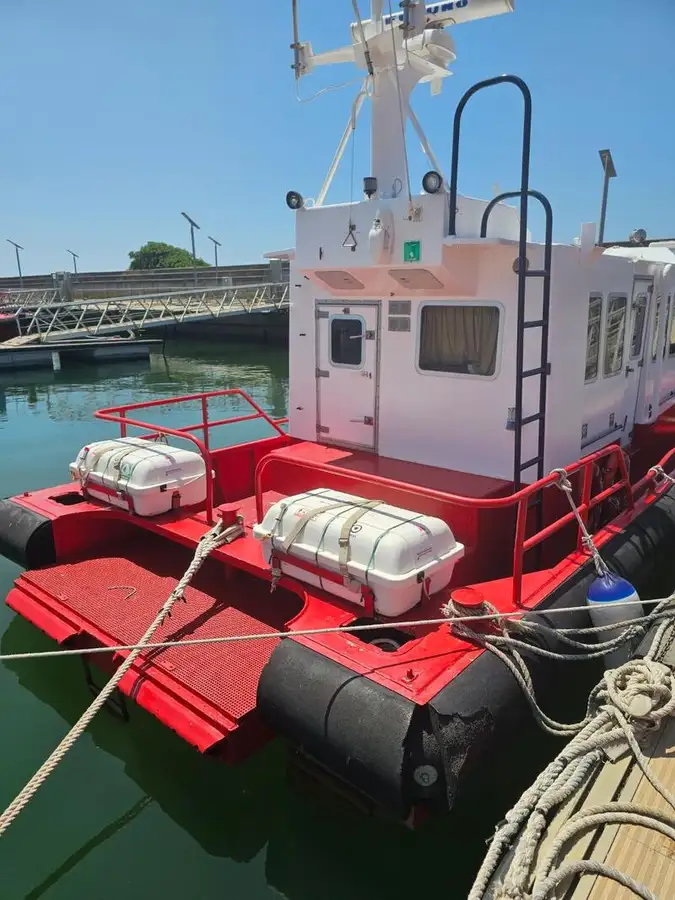 Bateau de transport d'équipage à vendre