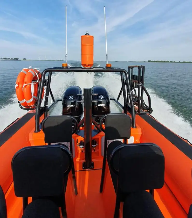 Bateau pneumatique semi-rigide à vendre