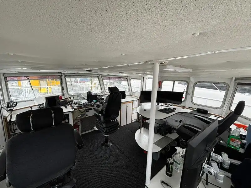 Navire d'arpentage à vendre