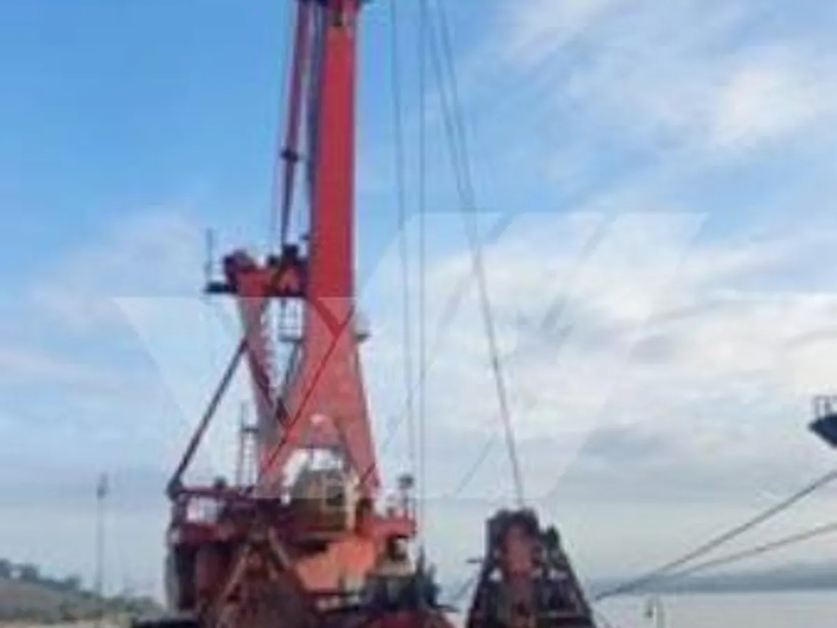 Navire grue à vendre