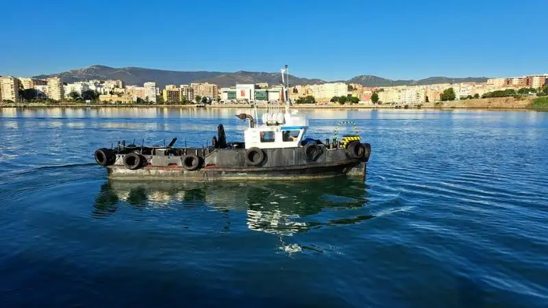 Bateaux de travail à vendre
