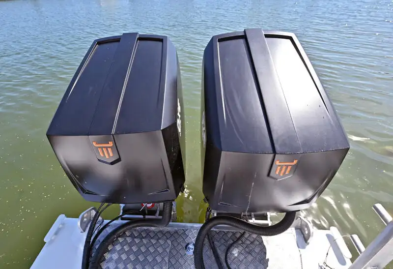 Bateau pneumatique semi-rigide à vendre