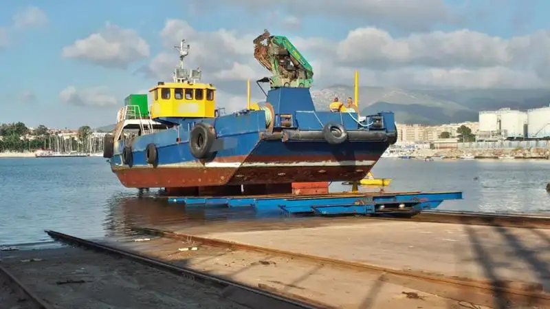 Bateaux de travail à vendre