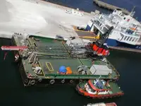 Navire grue à vendre