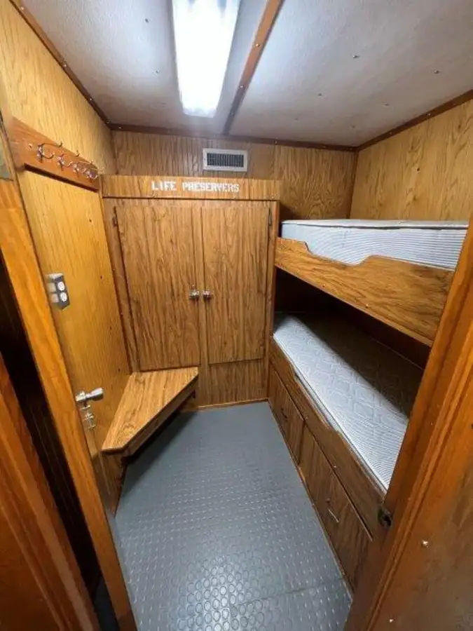 Bateau de transport d'équipage à vendre