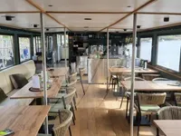 Navire-restaurant à vendre