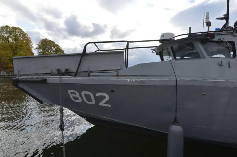 Navires militaires / de guerre à vendre