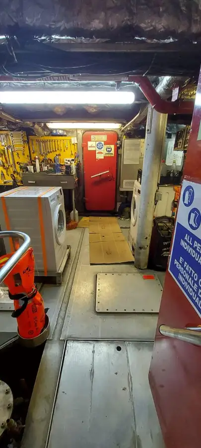 Bateau de transport d'équipage à vendre