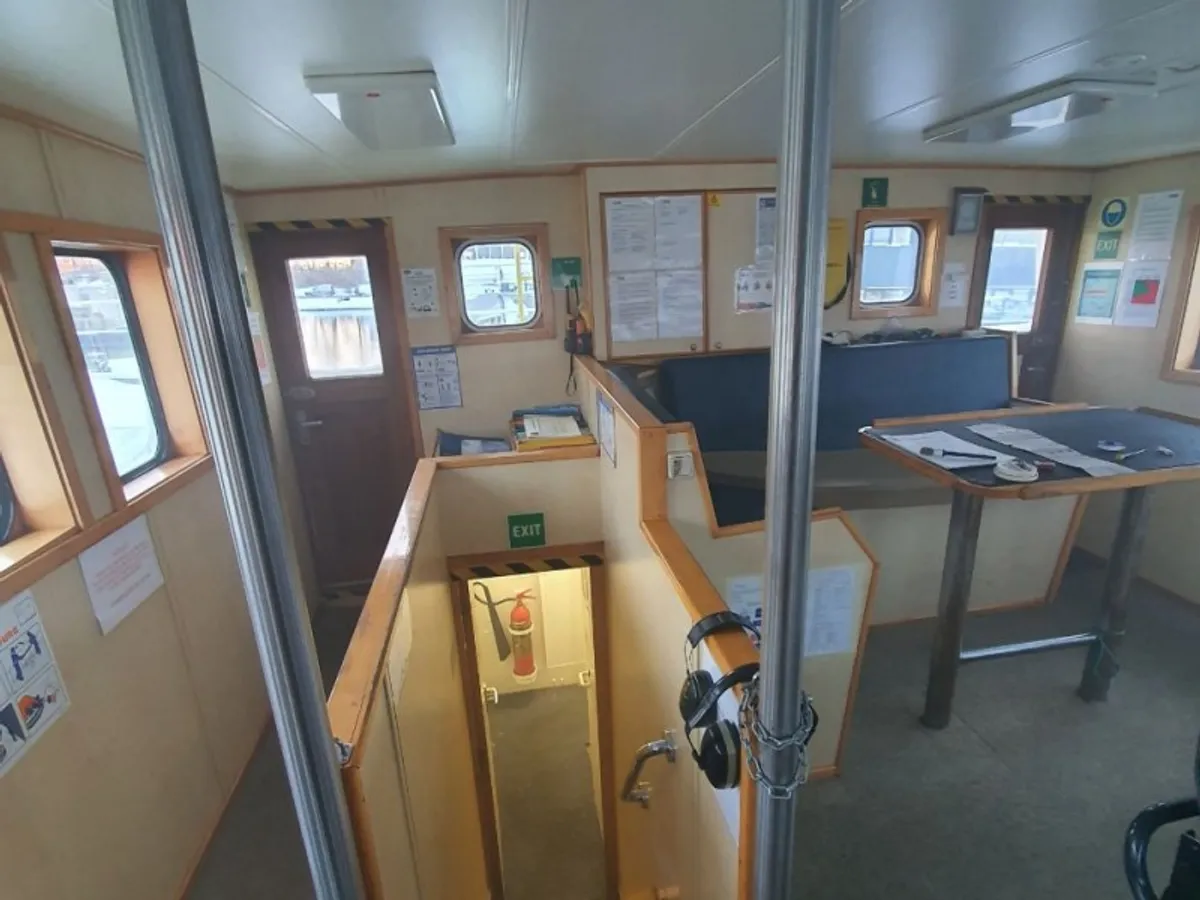 Navire d'approvisionnement à vendre