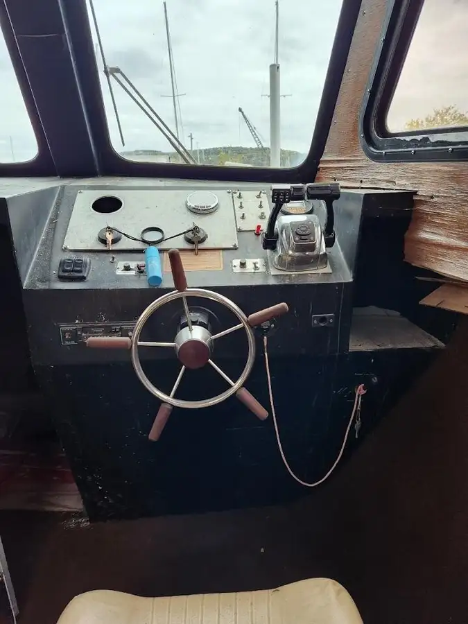 Bateaux de travail à vendre