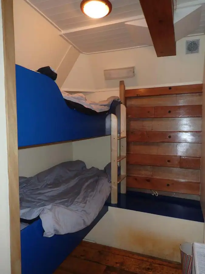 Navire d'arpentage à vendre