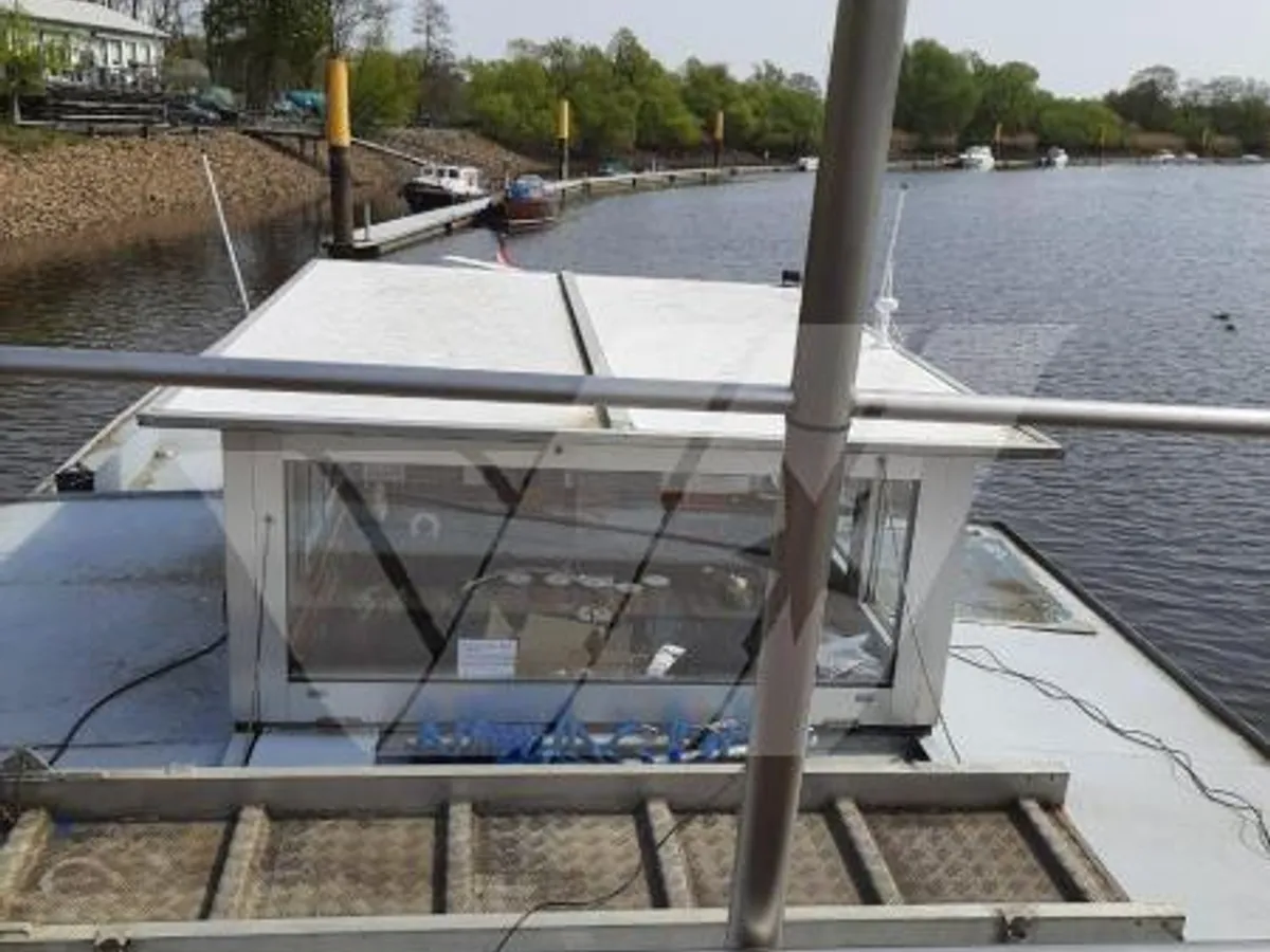 Bateau de tourisme à vendre