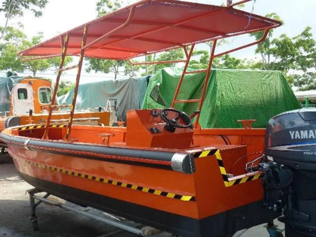 Bateaux de travail à vendre
