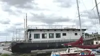 Barge d'hébergement à vendre