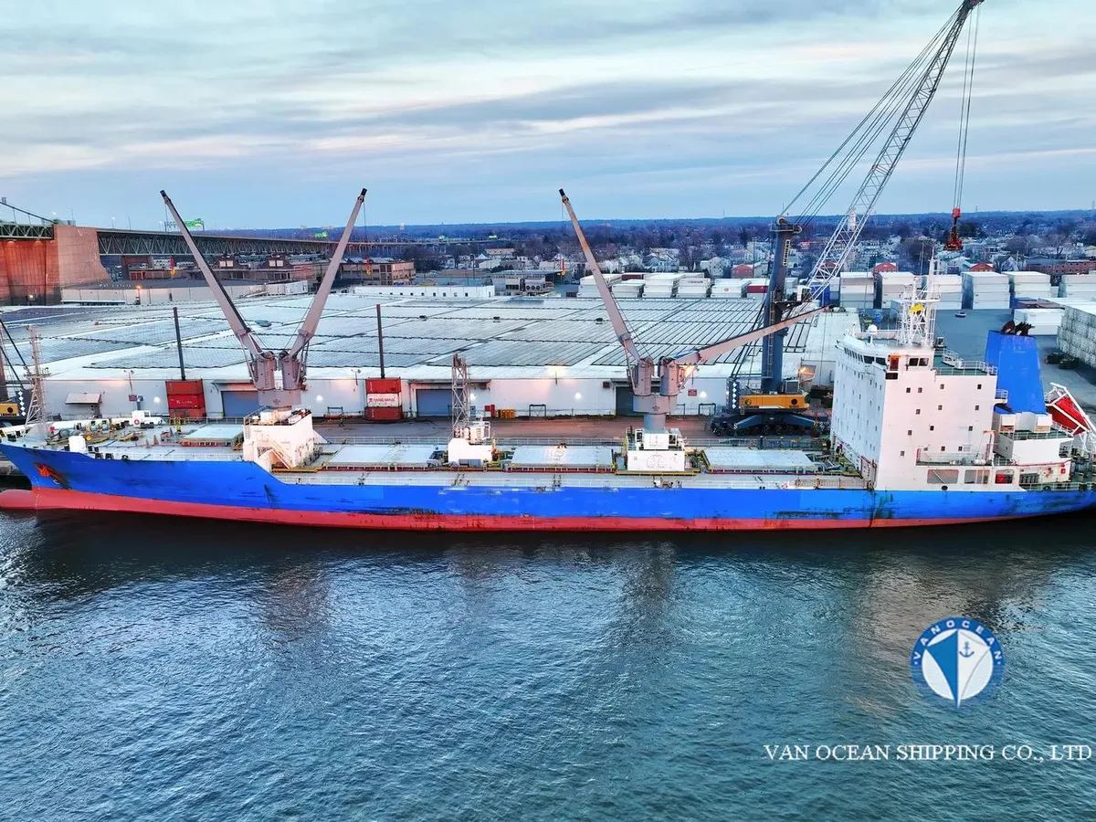Navire frigorifique à vendre