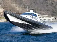 Bateau pneumatique semi-rigide à vendre