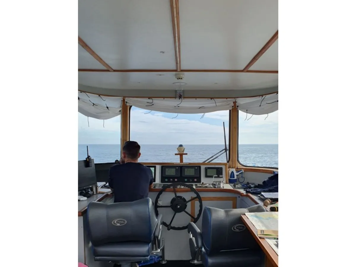 Navire d'arpentage à vendre