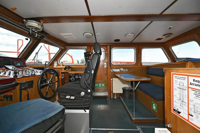 Navire d'arpentage à vendre