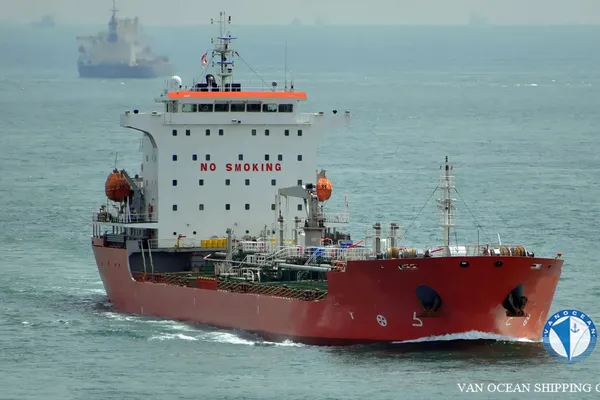 Oil/Chemical tanker for sale