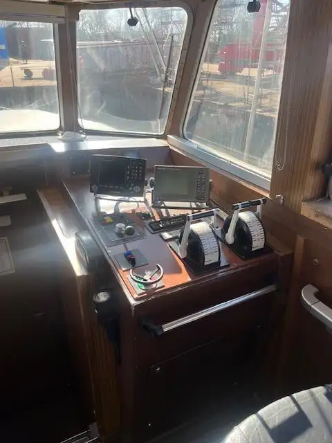 Navire d'arpentage à vendre