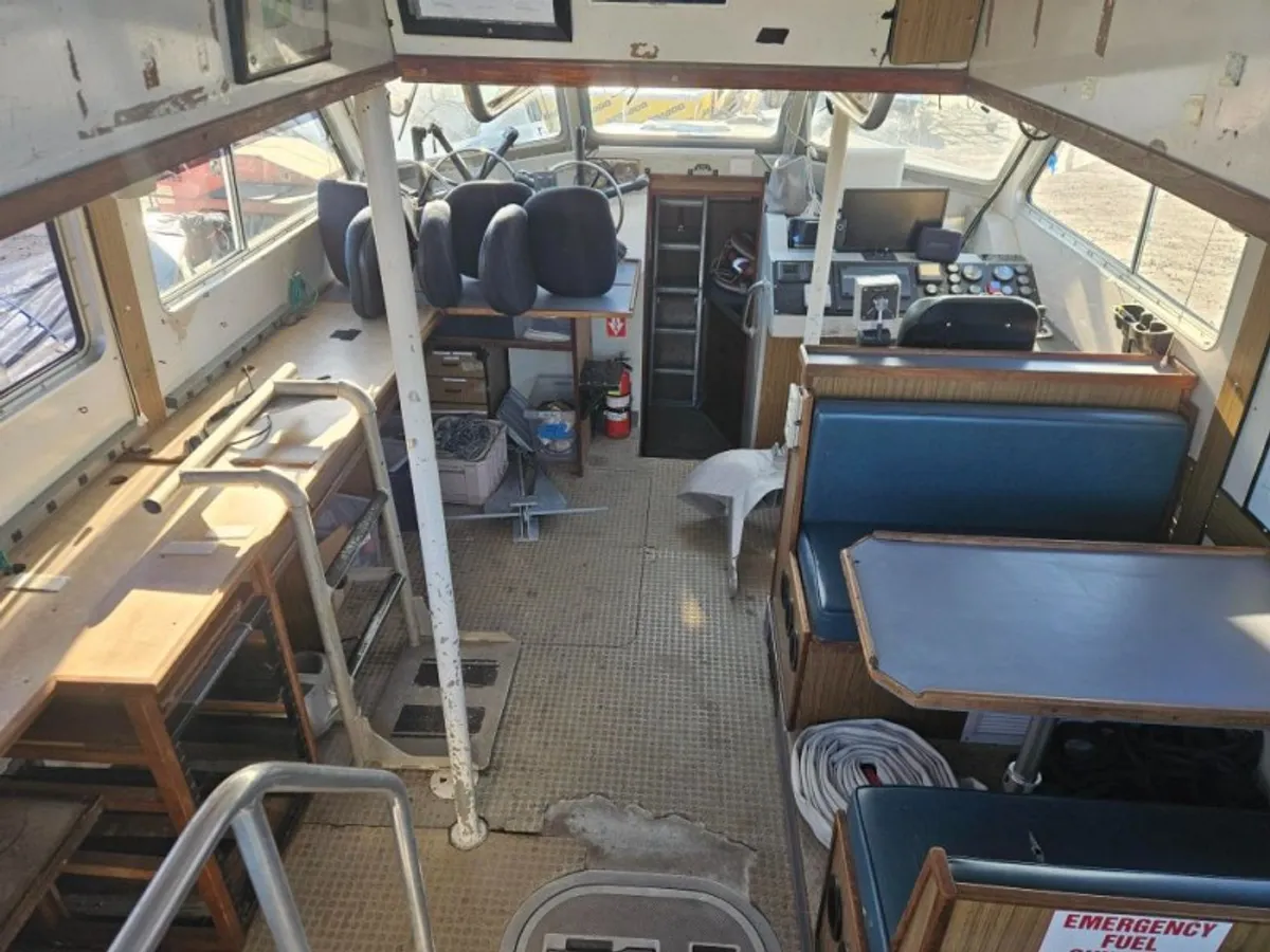 Navire d'arpentage à vendre