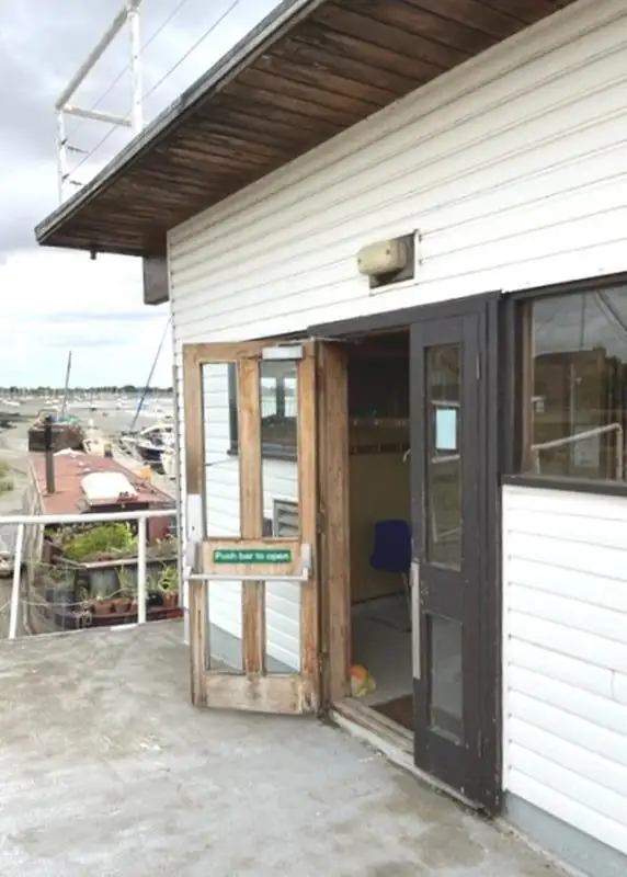 Barge d'hébergement à vendre