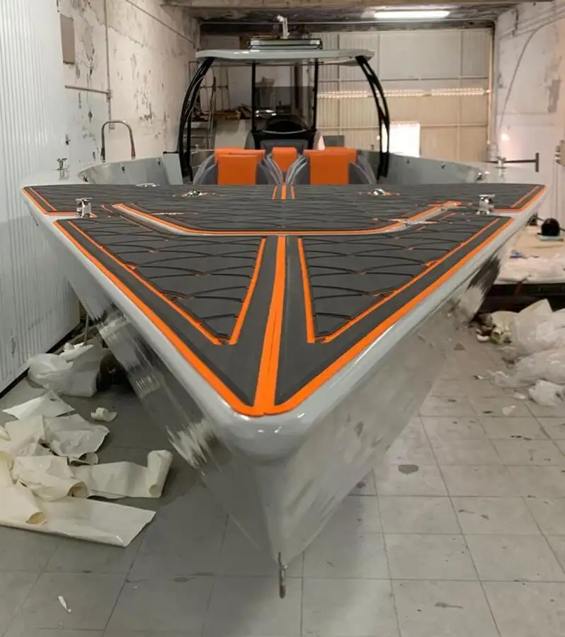 Bateau pneumatique semi-rigide à vendre