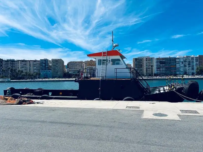 Bateaux de travail à vendre