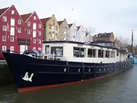 Hôtel flottant à vendre